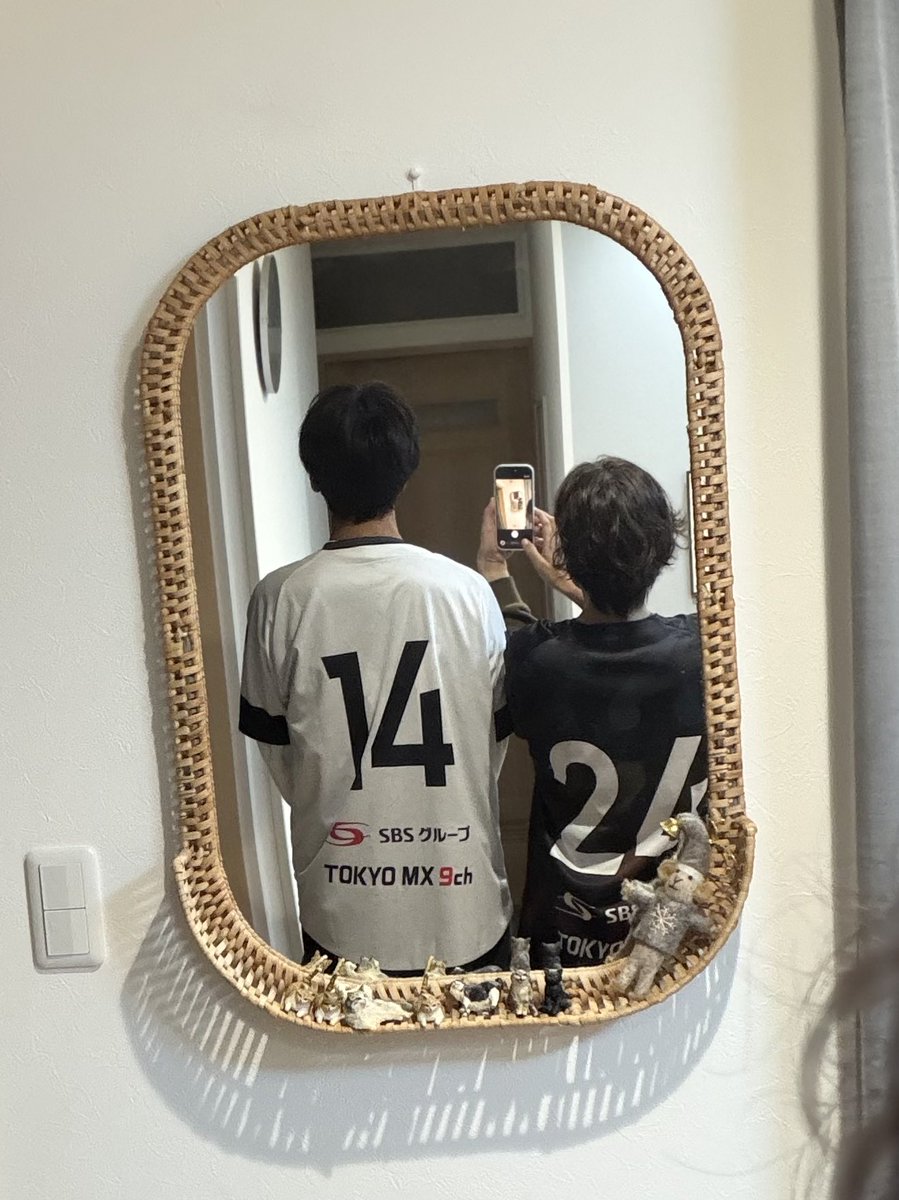 momen's tweet image. 息子とペアルックできるのが推し活。（裏返すと2ndジャージ）

#リコーブラックラムズ東京