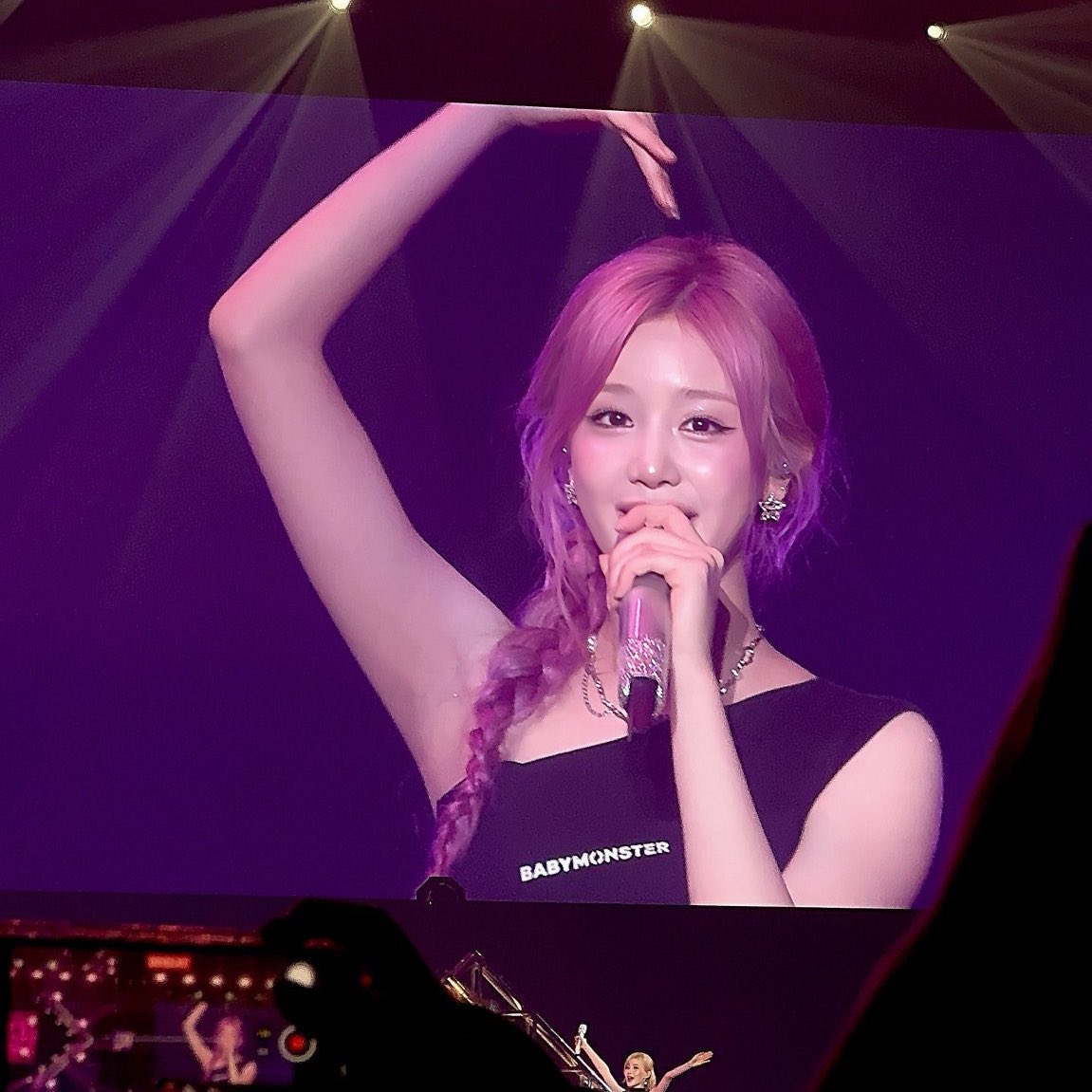 Mschaenie's tweet image. My PhaJung on big screen 🥺🫶🏻🫎🦋