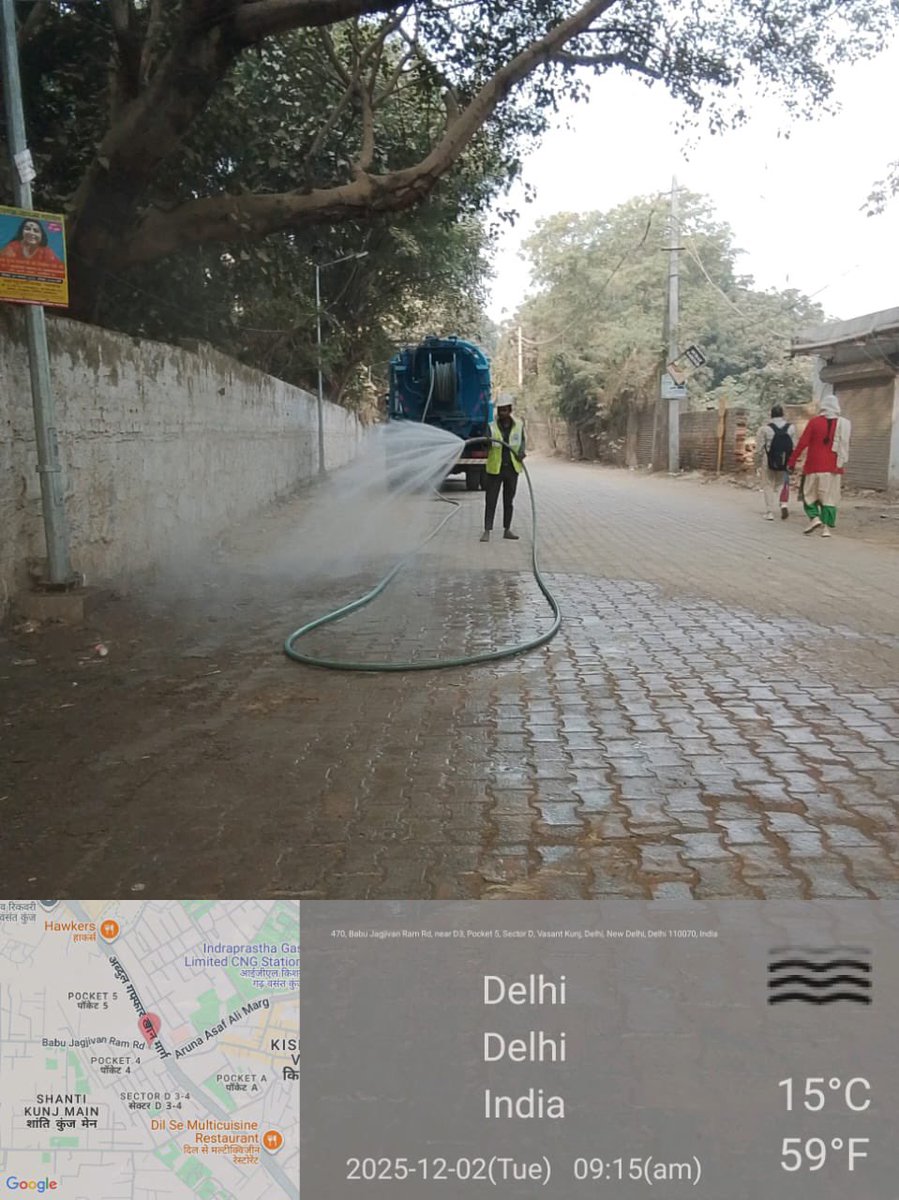 DCSOUTHZONE's tweet image. “Footpaths cleaned with high-pressure jet machines to keep dust levels low and reduce air pollution. Cleaner walkways, cleaner Delhi. 🌿🚿 #CleanDelhi #AirPollutionControl #MCD”