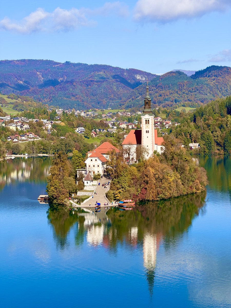 mitsu7travel's tweet image. 最近までスロベニアにいましたが、日本より治安がいいという結果に納得💡

ブレッド湖はまるでスイスにいるみたいでした