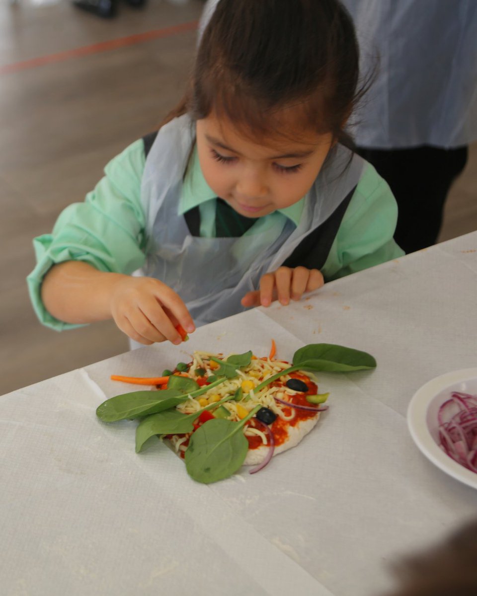Reception had a wonderful morning with our catering team, creating their own delicious pizzas! 🍕✨

They shaped the dough, spread the sauce and added lots of colourful, healthy toppings.

ow.ly/mV1750XAz06

#OaklandsSchool #EarlyYears #PizzaMaking #Loughton #OakTreeSchools