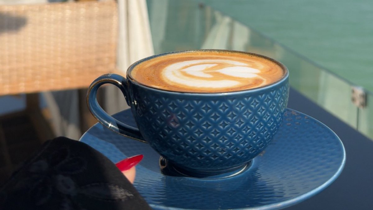 سواليفه العذبه تطيّر عماس الراس
" لاسولف معي ماكنّه ——— االا مقهويني🧡"