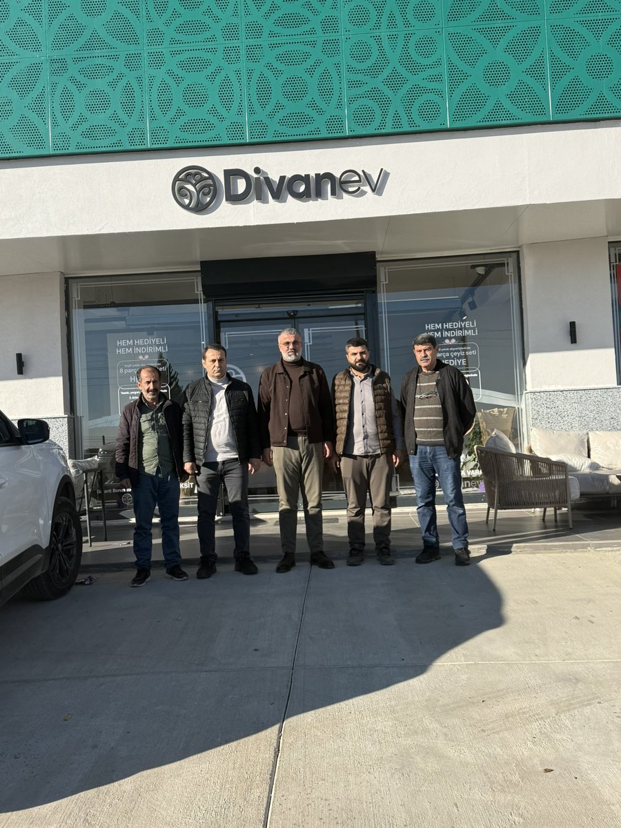 yusufaslan_02's tweet image. Ak Yol Derneği yönetimi olarak, ilçemizde yeni hizmete açılan Divanevin’in sahibi Sn. İbrahim Halil Tunçmen’i ziyaret ettik. Kendilerine hayırlı ve bereketli kazançlar diliyoruz.
