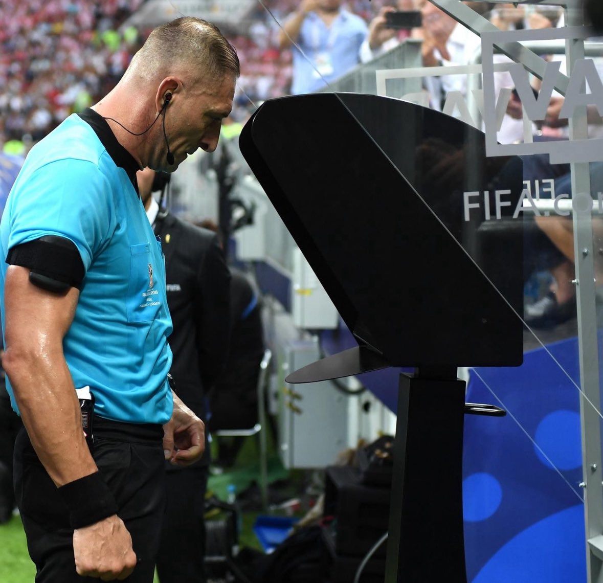thescreenlad's tweet image. 🚨 𝗕𝗥𝗘𝗔𝗞𝗜𝗡𝗚: VAR is set to have power over corners and second yellow cards at the World Cup in 2026.