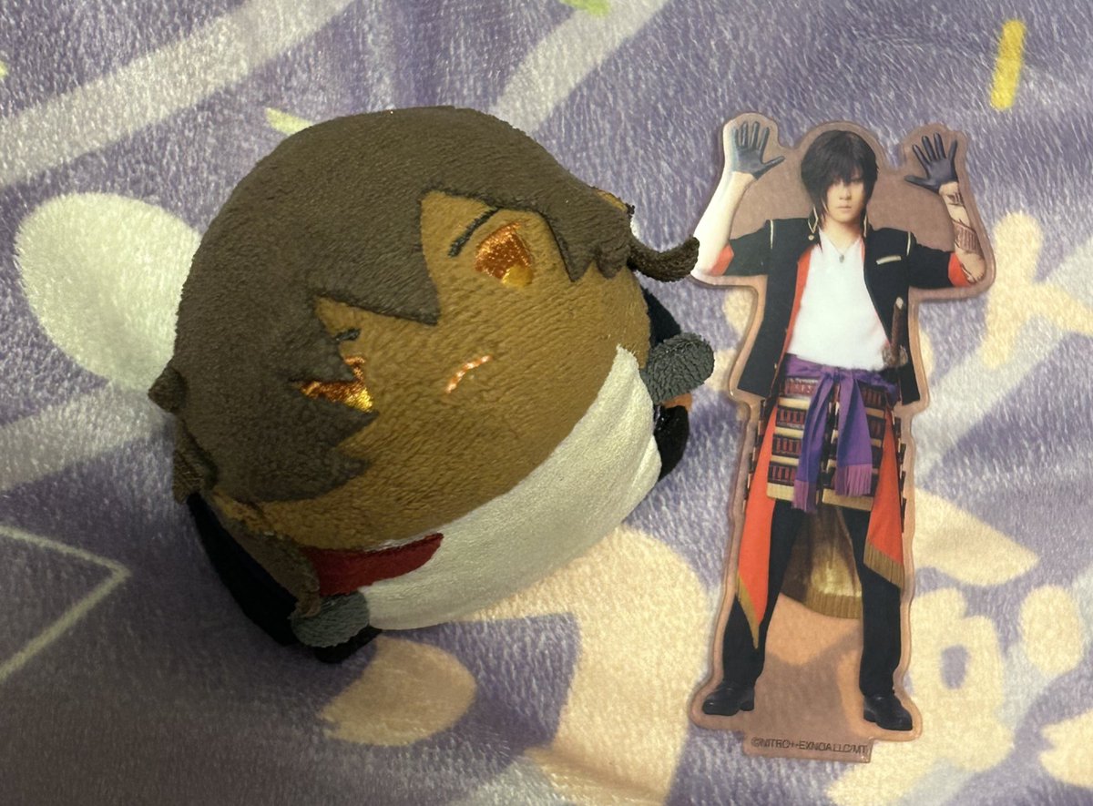 あと 2ねん で おわるのは さみしい？

……いつか おわり は くる

だが、いままで の おもいで は きえない 

たのしかったんだろう？

そのぶん さみしい と おもうのは みな おなじ だ

さみしい なら おれが うたって やる

そら、からおけ に つきあって やる

だから なくな