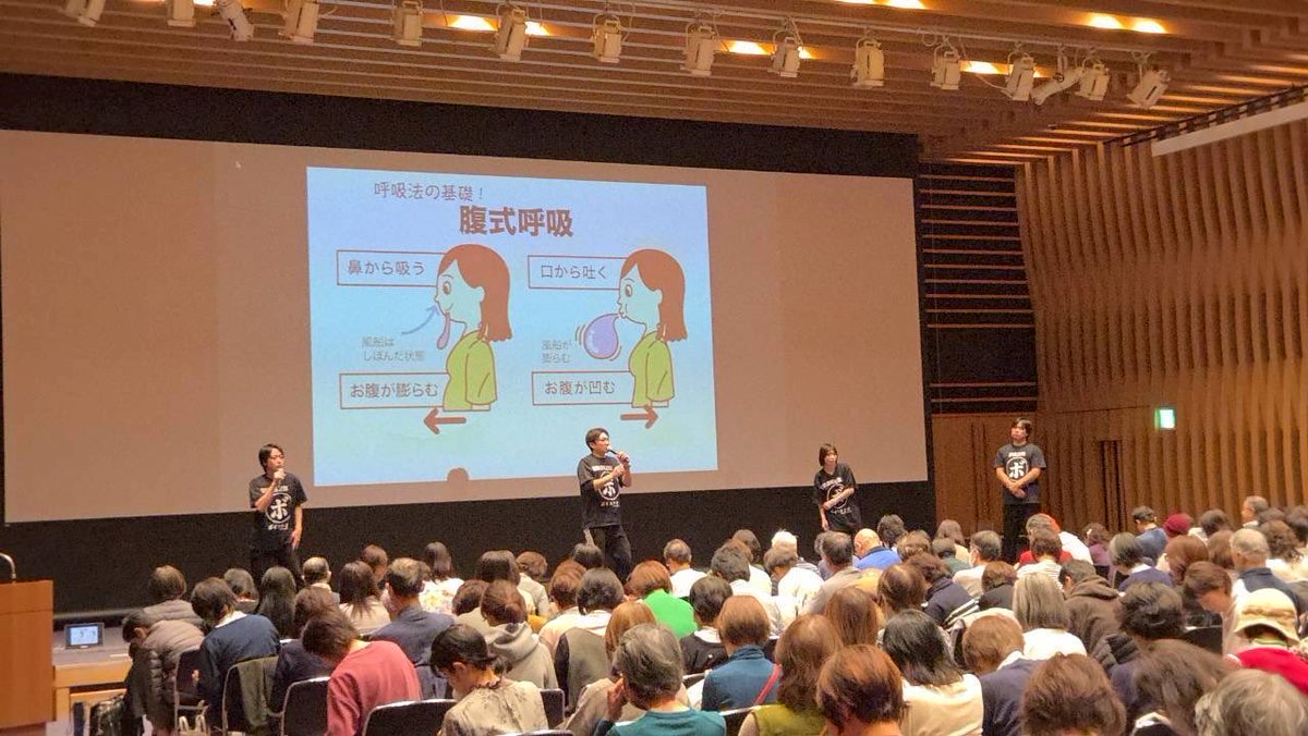 voicesize's tweet photo. 本日は読売新聞本社大手町ホールにて、よみ活フェスタ2025にお呼び頂きインストラクター達とボイスサイズをパフォーマンスさせて頂きました！
ゲストのオリンピック女子マラソン元日本代表でスポーツジャーナリストの増田明美様と司会の新居史麻様と

皆様有難う御座いました！ https://t.co/kjDYUmx1B5