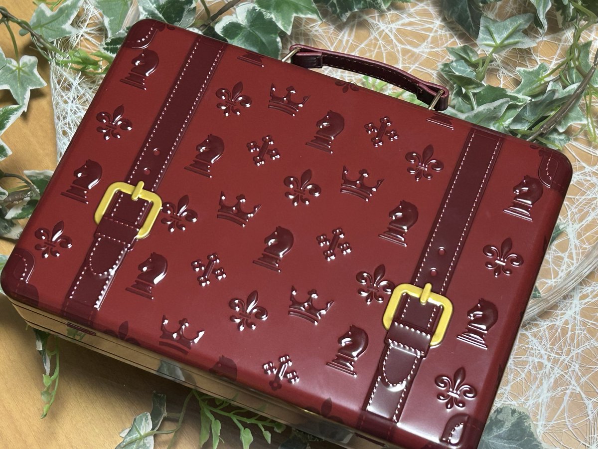 初めてアドベントカレンダー買った
クリスマスまでのカウントダウンプチイベント楽しむんだ🍫🍬🍪

ほんとはこのトランク缶が欲しかったんだよおーうおうおう