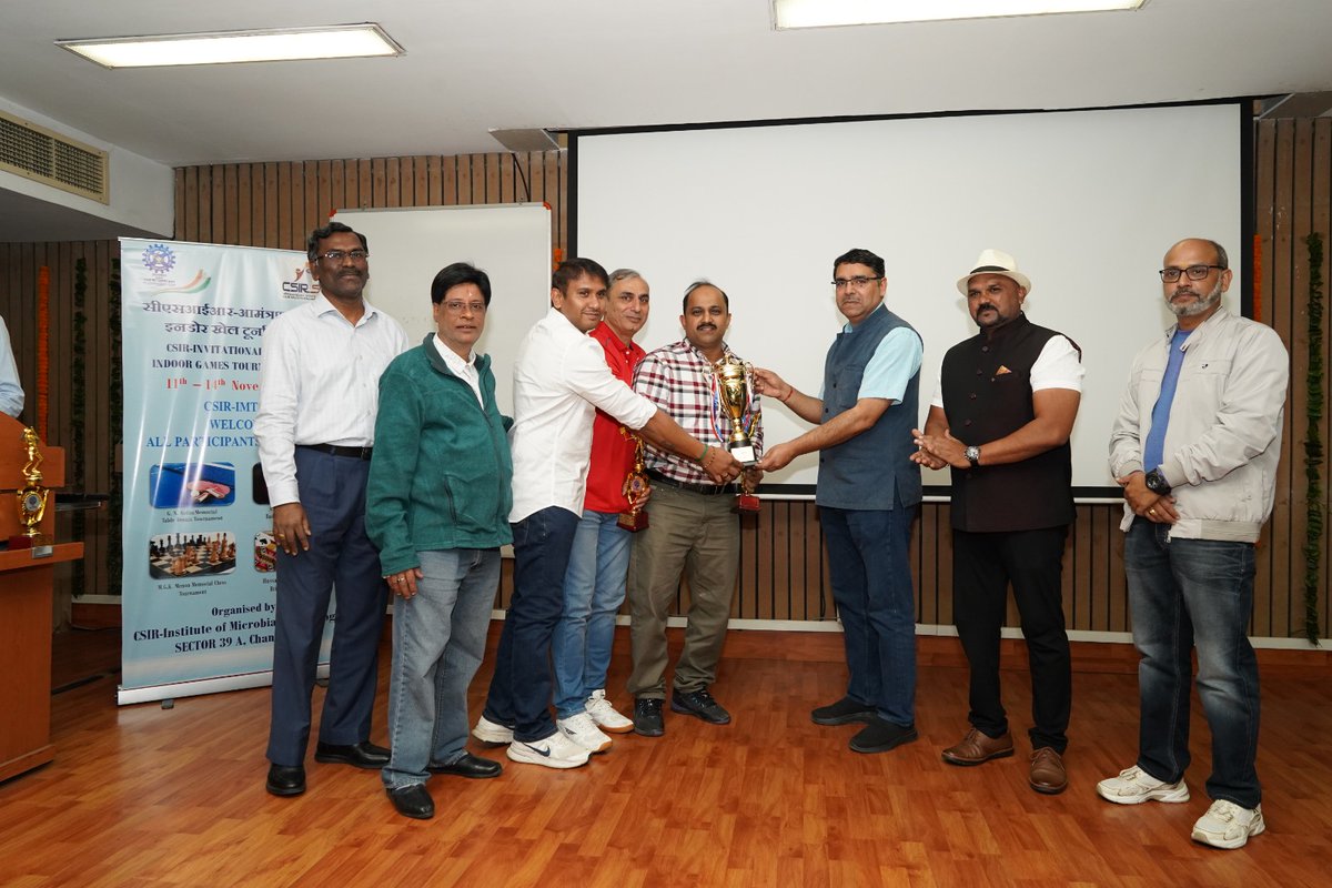 CSIRCIMAP's tweet image. Dr. Ashween Deepak Nannaware, Principal Scientist at @CSIRCIMAP, represented CSIR at the AP Mitra Memorial Badminton Tournament during the CSIR Invitational Memorial Indoor Games Tournament 2025, supported by the CSIR Sports Promotion Board, New Delhi. CSIR won the Winner’s…