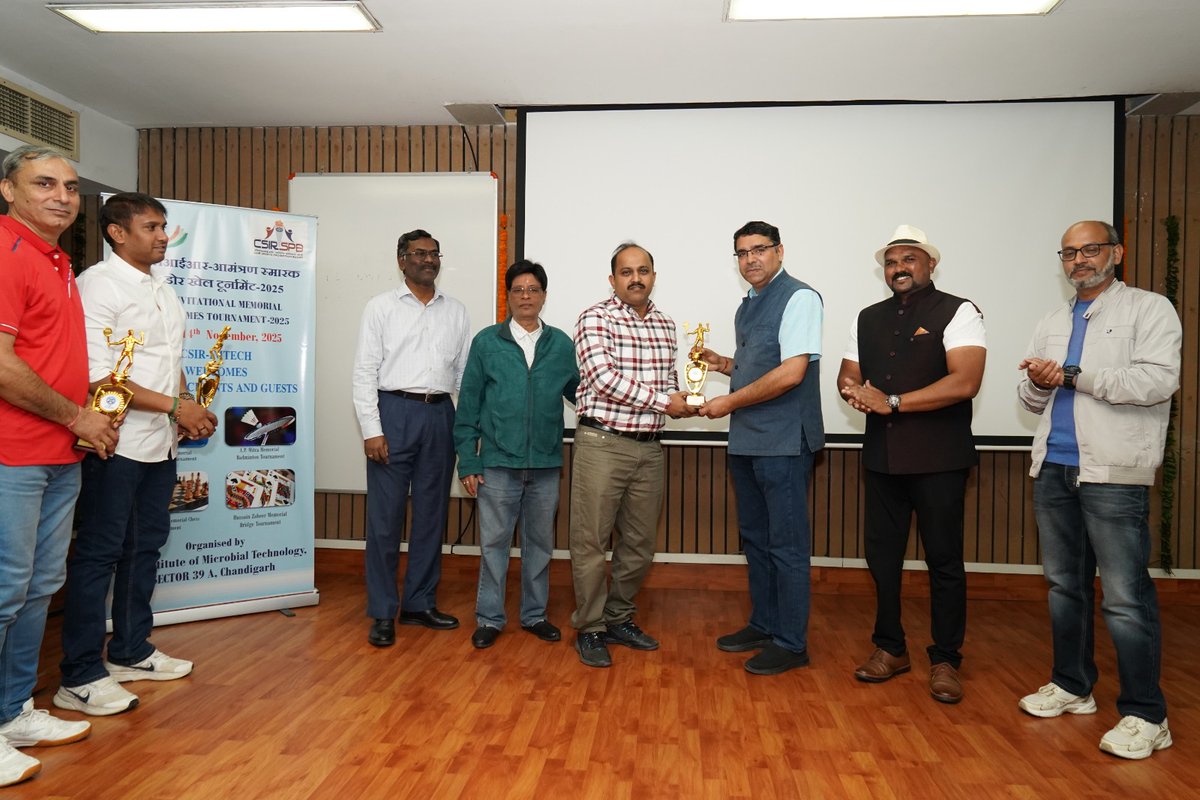 CSIRCIMAP's tweet image. Dr. Ashween Deepak Nannaware, Principal Scientist at @CSIRCIMAP, represented CSIR at the AP Mitra Memorial Badminton Tournament during the CSIR Invitational Memorial Indoor Games Tournament 2025, supported by the CSIR Sports Promotion Board, New Delhi. CSIR won the Winner’s…