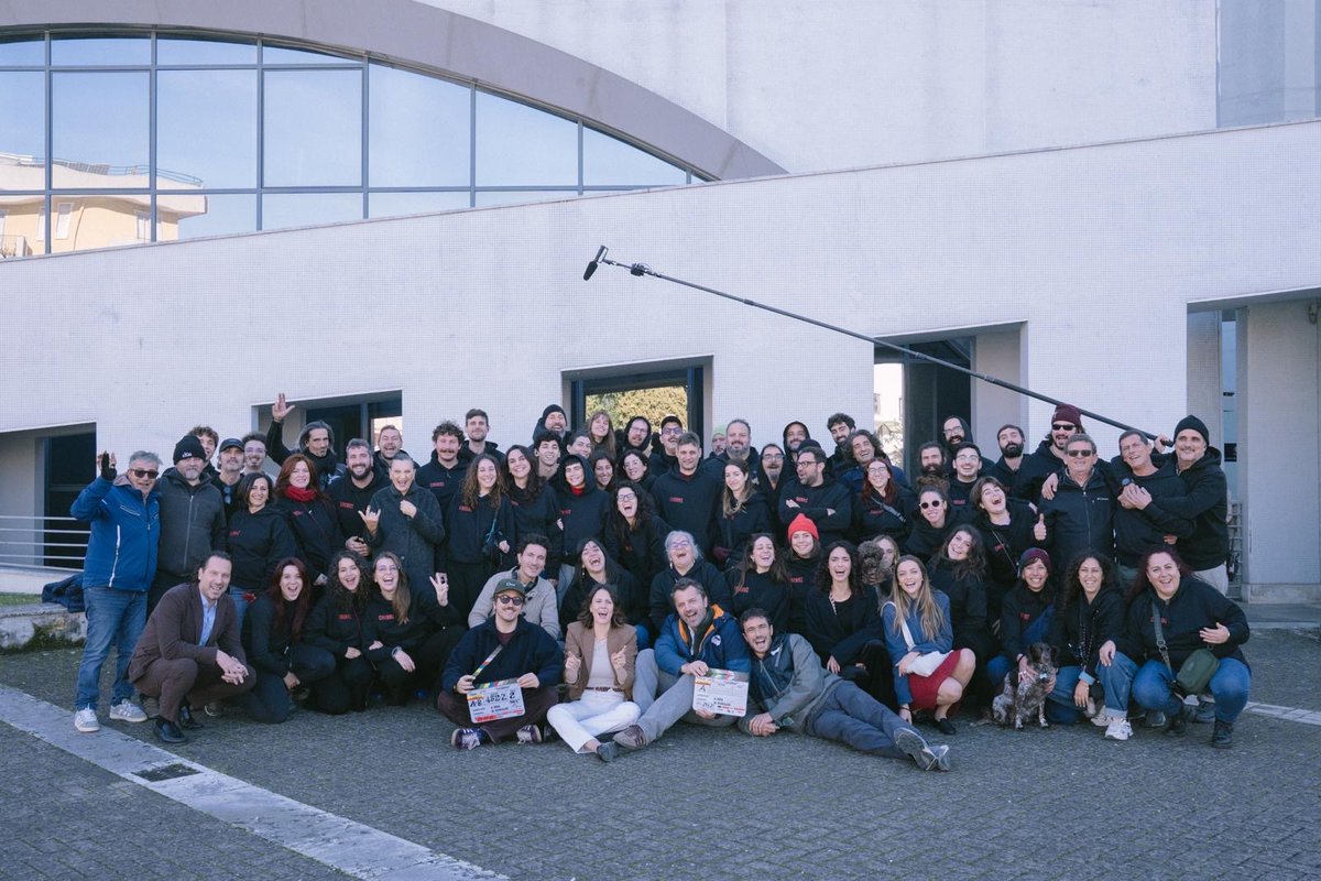 Sono finite le riprese di Cagnaz. Grazie a tutti!! Team favoloso 🙌🏼
#CagnanimangiaOssani #Riminiwithinmyheart #raifiction