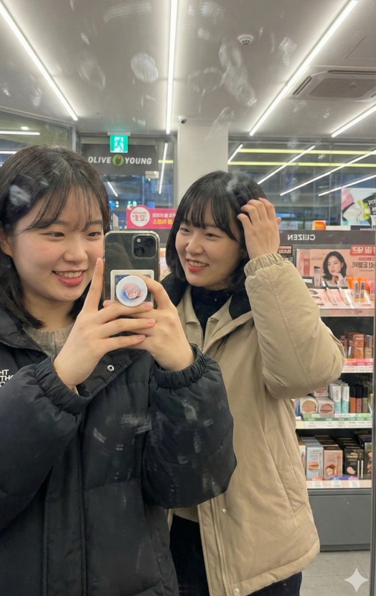 0happyjin00's tweet image. 제미나이 나노 바나나 AI 실사 사진 퀄리티 ㄷㄷ

글자는 아직 깨지는게 있는거 같은데 사람 표현은 이제 구분하기 힘들 듯