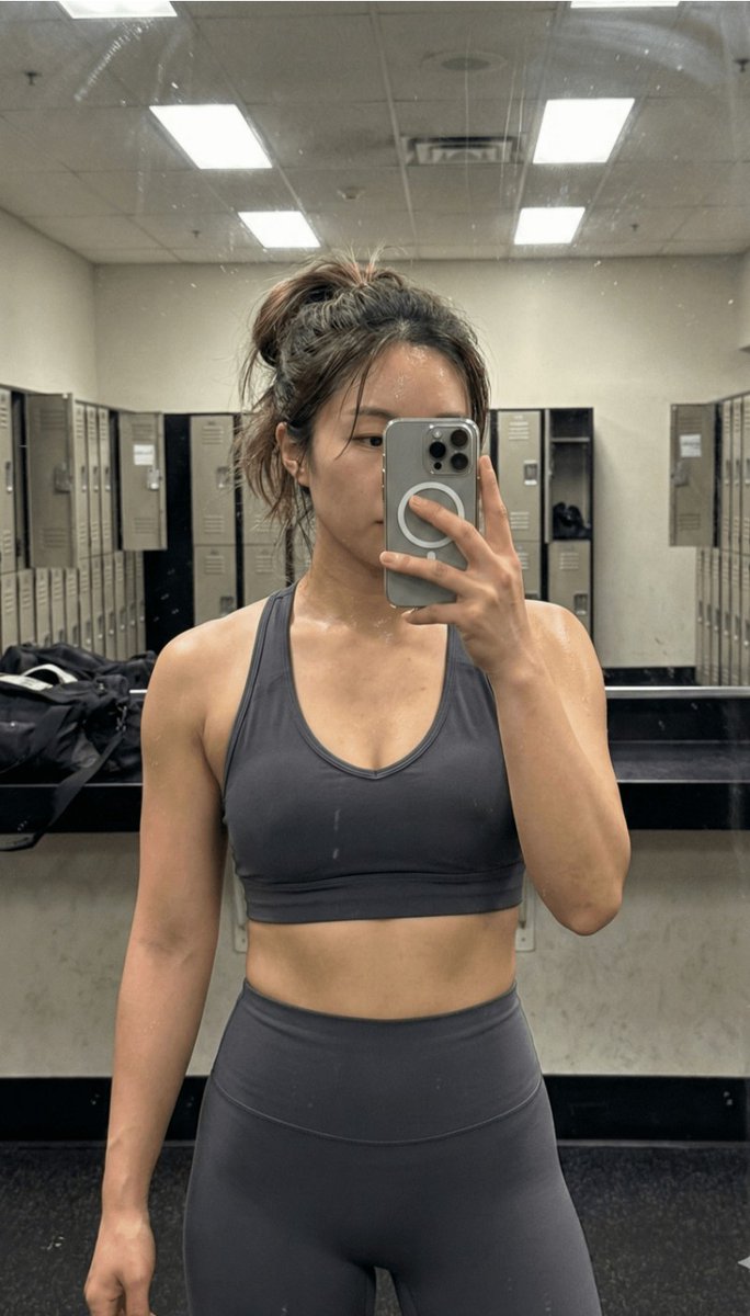 0happyjin00's tweet image. 제미나이 나노 바나나 AI 실사 사진 퀄리티 ㄷㄷ

글자는 아직 깨지는게 있는거 같은데 사람 표현은 이제 구분하기 힘들 듯