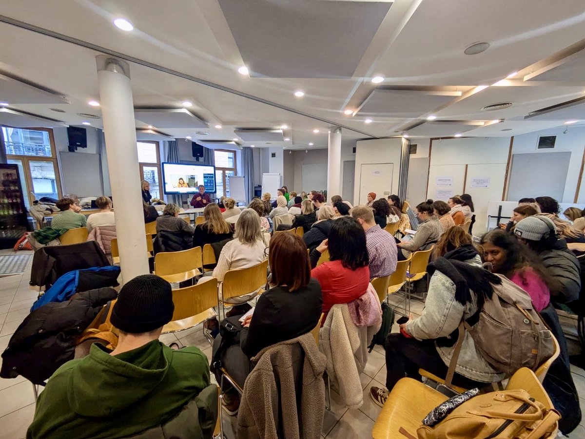 La Ligue des familles était présente ce matin auprès de tout le secteur de l’enfance pour dénoncer la non-indexation des subventions des milieux d’accueil en 2026, qui risque de générer encore plus de fermetures de crèches. 6 parents sur 10 peinent déjà à trouver une place!