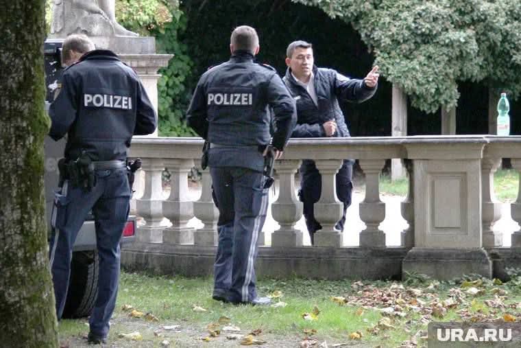 Si vocifera che Kagna Kallas sia molto tesa...🤭

La polizia belga effettua perquisizioni presso la sede diplomatica dell'#UE.

Le autorità stanno effettuando arresti a #Bruxelles e #Bruges in relazione a un nuovo scandalo che sta travolgendo l'UE.
La polizia belga ha perquisito