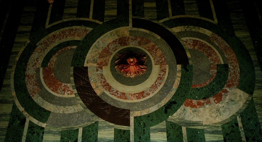 sereneObscurity's tweet image. strong contender for one of the best looking films ever made 

the fall (2006)