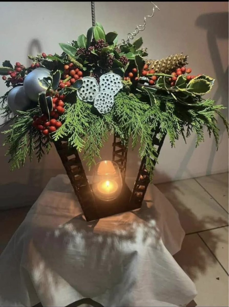Kerst cadeau!
Kerststuk echt exclusief frames herbruikbaar.
Prijs vanaf €15,-