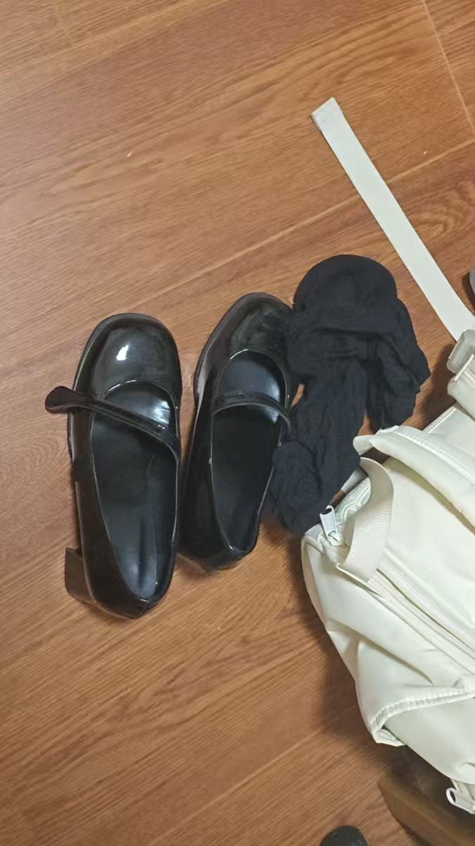 袜子塞你🐶嘴里吸老子臭鞋，你们会更爽吧
#ATM奴 #吸金 #账单奴 #无脑贡 #报销奴 #ATM打钱奴 #匿名贡 #压榨奴 #工资奴 #贡奴 #金钱压榨 #狗奴 #账单奴 #贡畜 #无脑贡 #榨金 #大额奴