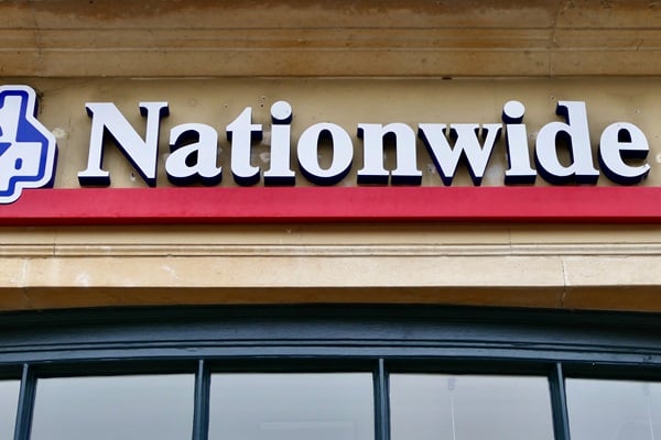 House prices increased by 0.3% between October and November - londonlovesproperty.com/house-prices-i…