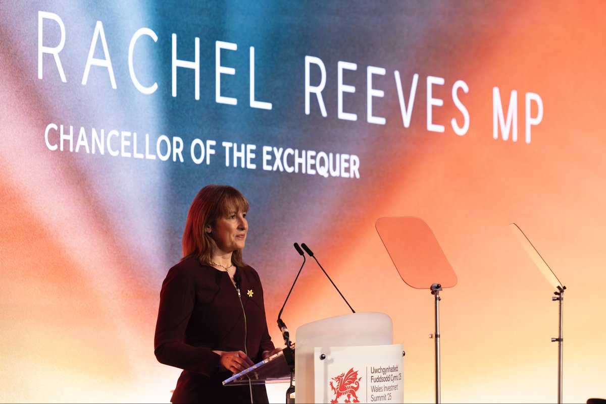 RachelReevesMP's tweet image. At yesterday&apos;s Wales Investment Summit, my message was clear: Wales is open for business.

Last week we delivered the biggest ever Budget investment in Wales – backing semiconductors, green energy, AI and freeports to create high‑skilled jobs.