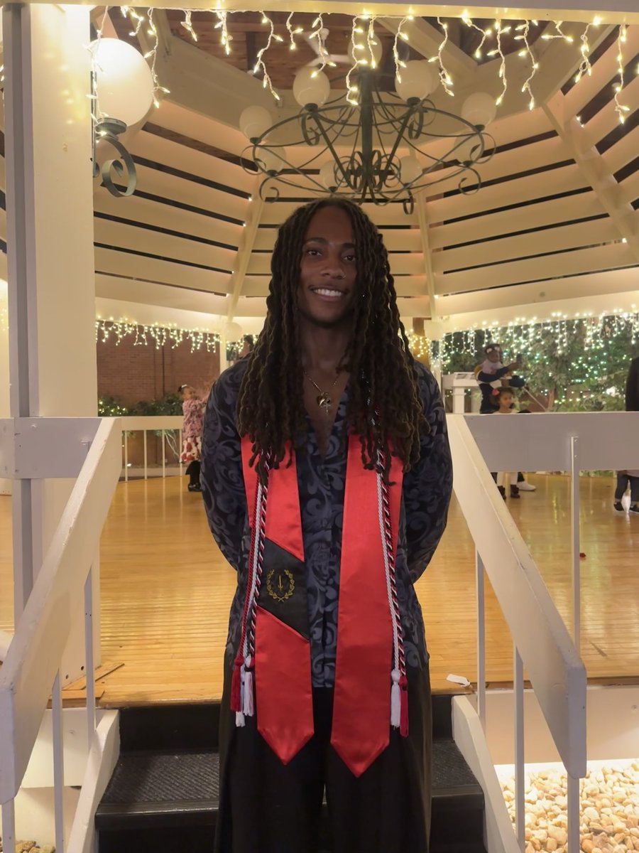 faisonedd's tweet image. Finished school as salutatorian and Summa Cum Laude with a gpa of 99.4🤞🏾