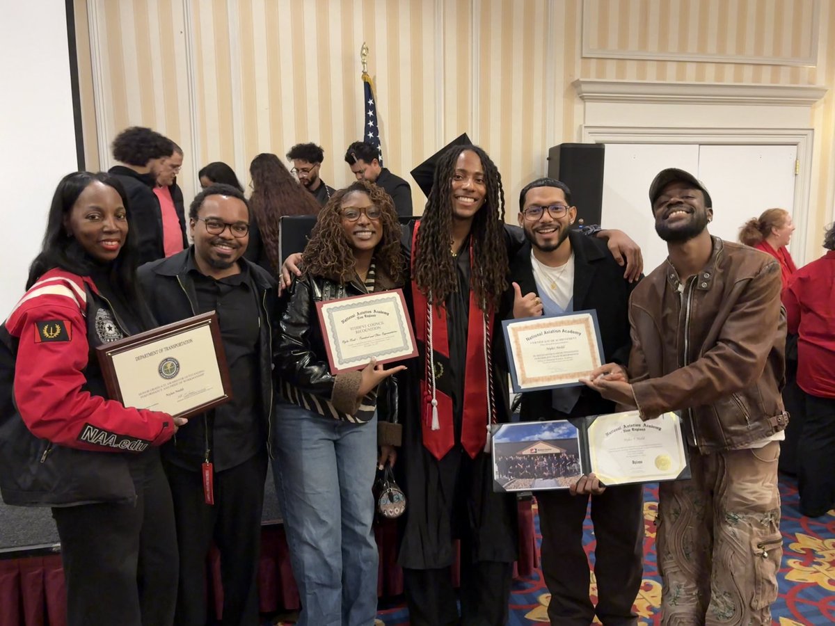 faisonedd's tweet image. Finished school as salutatorian and Summa Cum Laude with a gpa of 99.4🤞🏾