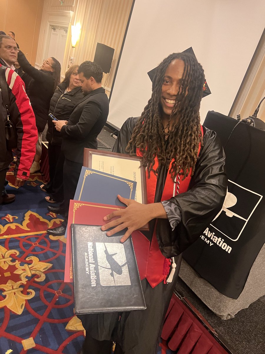 faisonedd's tweet image. Finished school as salutatorian and Summa Cum Laude with a gpa of 99.4🤞🏾