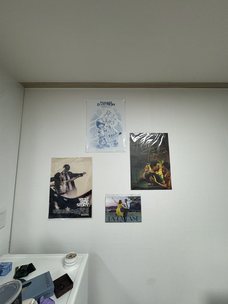 담에 본가가면 포스터 챙겨와야겠다