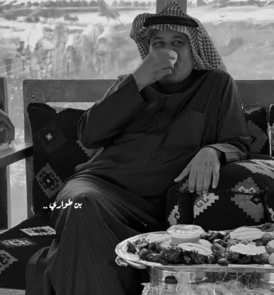 يموت العتيبي ما لطخ سمعته بالعيب
هذا سلمنا والمرجله سلم و جبلّه 

يادرع القبيله نسمع الصوت صوت نحيب
لاتاوي لهم لو تلحِق الشلّه الشلّه 

نواميس سمارات تفهق طوال النيب
وماقف عتيبه هامة المجد يحتلّه

نبا اللي يحضر يحضر واللي يغيب يغيب
لنا دايم الفنجال الاول من الدلّه