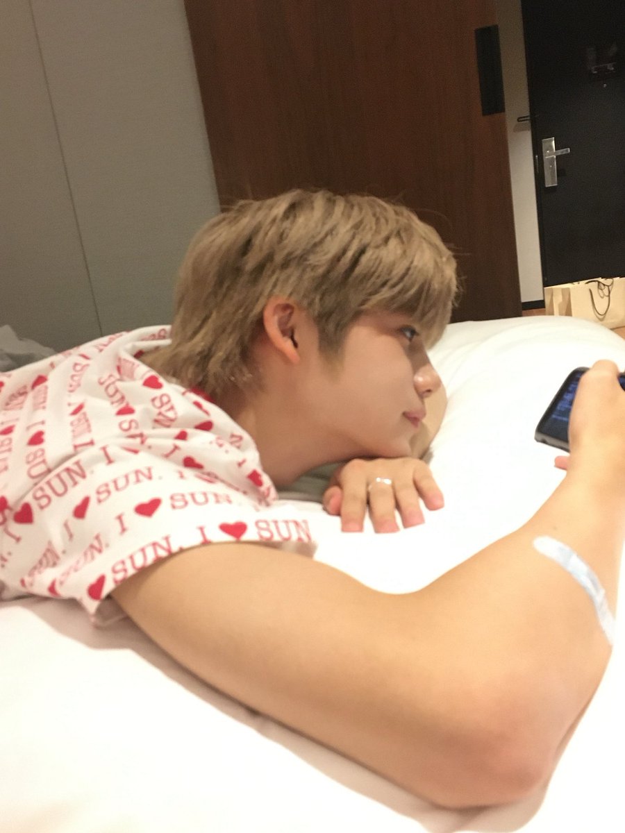 ppuing___'s tweet image. 이사진도 뭔 아버지의 시선으로 바라본 아들같고 그냥..