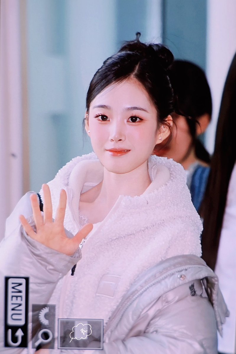 251202 pre

🫳🏻🫳🏻

#tripleS #트리플에스 
#지연 #JiYeon #지서연