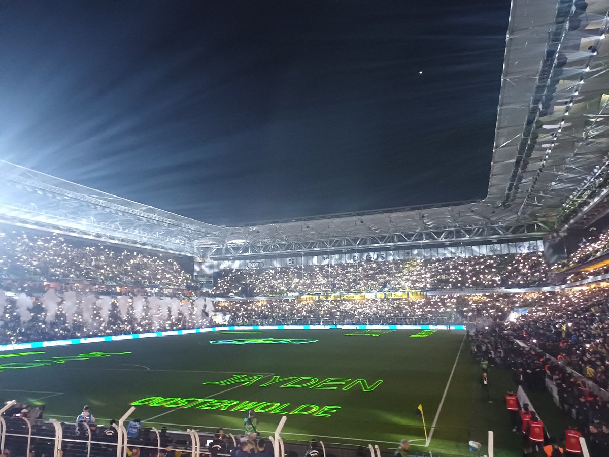 Maç öncesi çok güzel bir atmosfer vardı, stadyumda olan herkes duygulandı. Emeği geçen herkesi tebrik ederiz. Beraberliğe rağmen hocamıza ve oyuncularımıza inancımız tam