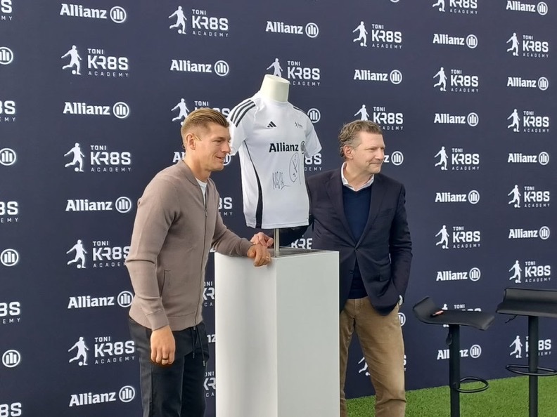 MadridUniversal's tweet image. 🚨😂 Toni Kroos on Real Madrid&apos;s current form:

&quot;I&apos;m not available, so they have to find a way to win with other players.&quot;

&quot;They have a squad to win everything. Talking about those who were there before doesn&apos;t help anyone.&quot;