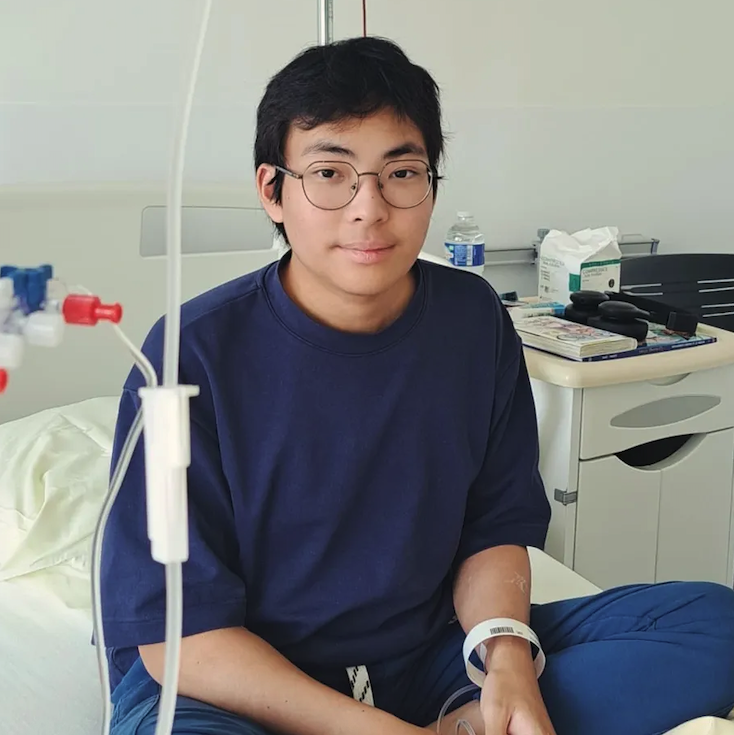 🇫🇷 Après des mois d’attente et une mobilisation exceptionnelle, Raphaël, 20 ans, a enfin trouvé un donneur de moelle osseuse. Touché par une leucémie, le Toulousain recevra une greffe ce mercredi, suite à l’appel bouleversant de sa mère, relayé à travers le monde pour sauver son