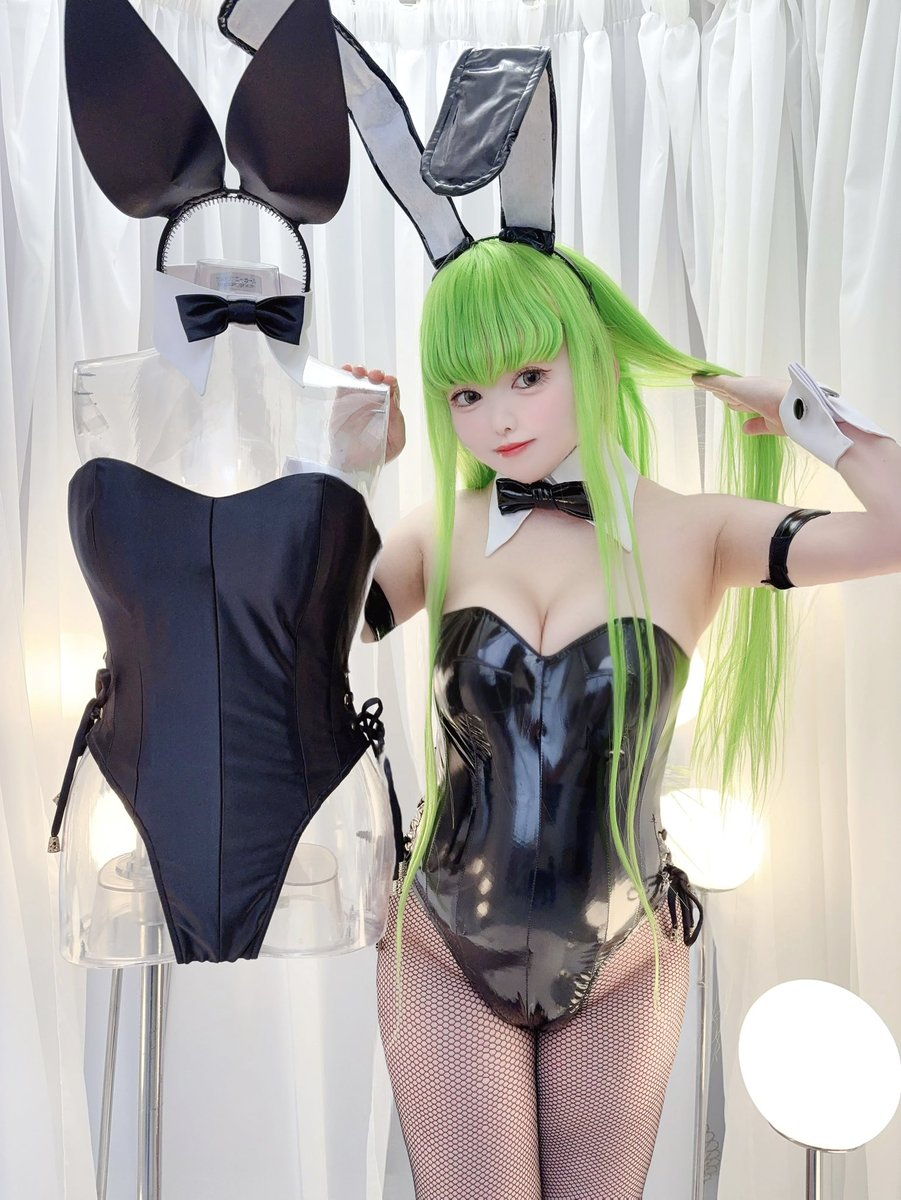kazamariicos's tweet image. 1日1C.C.💚618日目

コスプレ
コードギアス
反逆のルルーシュ
フィギュア　バニー

C.C. 

お耳を手作りでフィギュア完全再現してます👯‍♀️
バニー衣装本体もろもろと、お隣のトルソーのバニーちゃんはTOKYOバニーガールさん🖤

#codegeass 
#cosplay