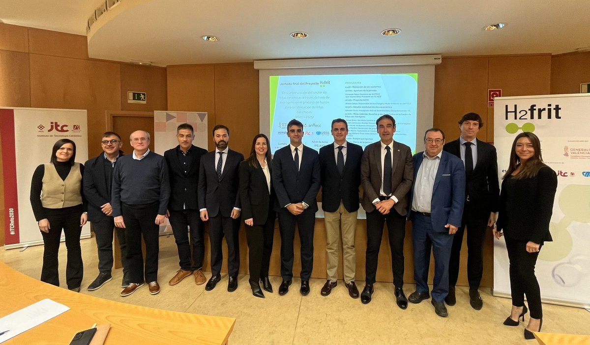 Ayer presentamos los resultados de #H2frit: la fusión de fritas cerámicas con H₂ es viable manteniendo la calidad, pero hace falta un precio asumible para el H2, garantía de suministro, infraestructuras y un marco normativo.Con <a href="/esmalglassitaca/">esmalglass-itaca</a> <a href="/bp/">Bryan Pendleton</a> <a href="/Carburos/">Carburos Metálicos</a> e <a href="/ITC_ceramica/">ITC</a>