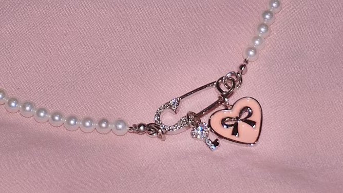 มาแนะนำเครื่องประดับแนว festive ให้อีกคั้บบ เหมาะกับช่วงเทศกาลมากก ส่วนใหญ่จะเป็นแนวไข่มุก สวยทุกแบบเลย🐈🪞✨