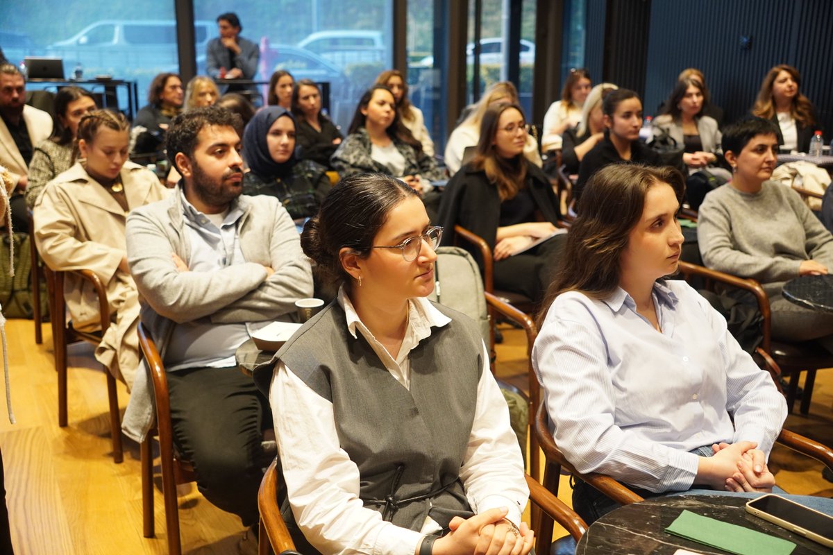 🚀 İK Profesyonelleri için Üretken Yapay Zekâ Zirvesi’ndeyiz!

Umut Özbağcı, üretken yapay zekânın İK süreçlerine getirdiği yenilikleri ve geleceğin iş modellerini anlattı.

#Datassist #LokomotifAI #YapayZekâ #İK #Etkinlik #HRTech