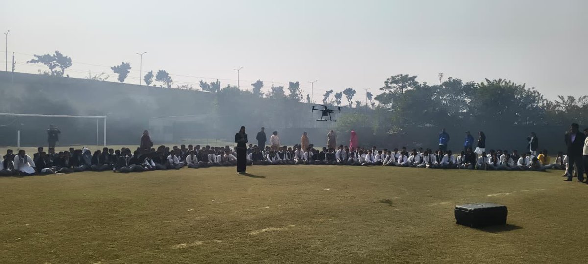 CSIRCIMAP's tweet image. @CSIRCIMAP Jigyasa organized an interactive virtual lecture on Drone Pilot: A 2025 profession and drone demonstration at Amity International School, Vrindavan Yojana, Lucknow. In this session, Principal Scientist, CSIR-CIMAP, Dr. Bhaskar Shukla delivered the lecture, and our…