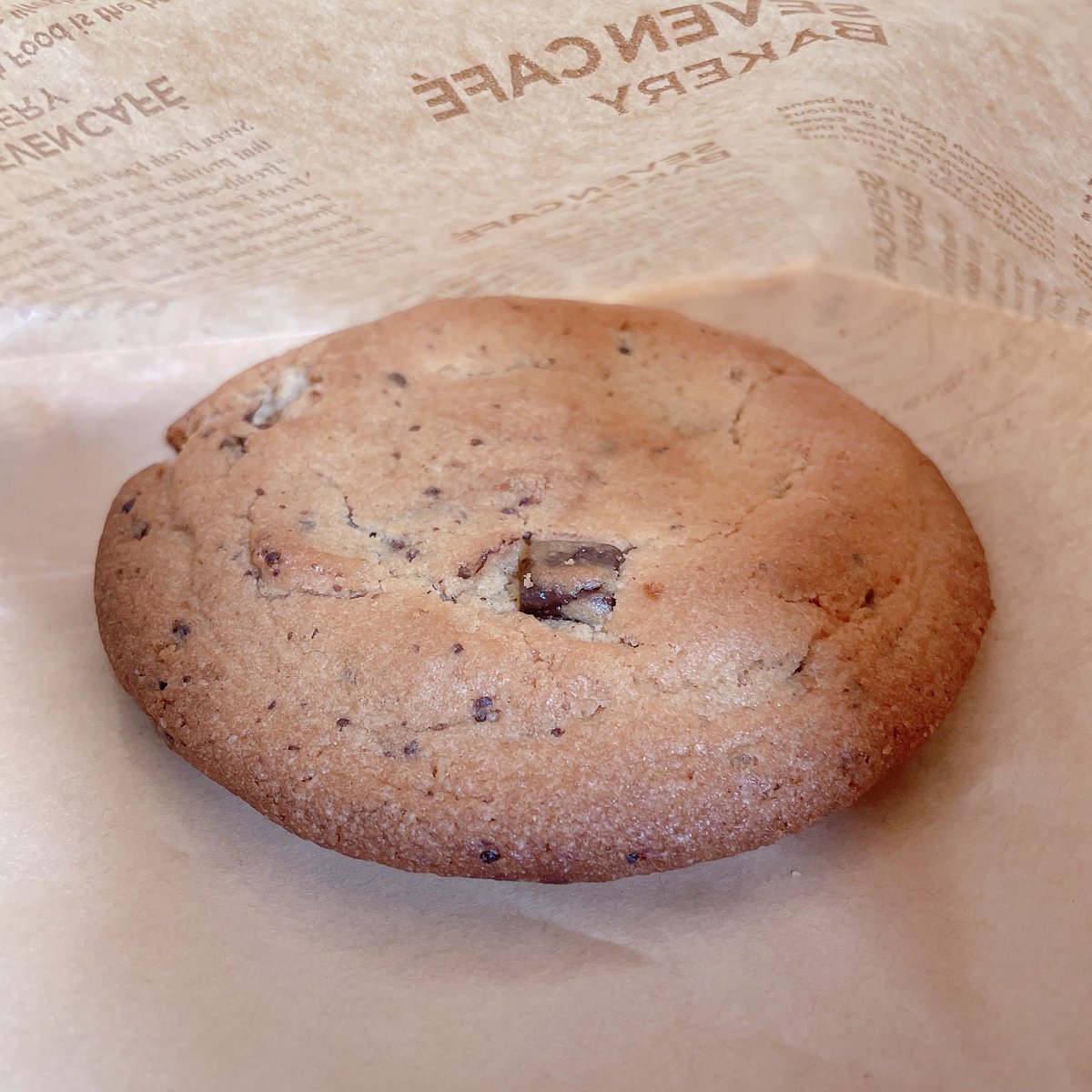 K_o_r_i25's tweet image. はじめてセブンのクッキー買った…分厚い…でかい……思ってた以上においしい……！！