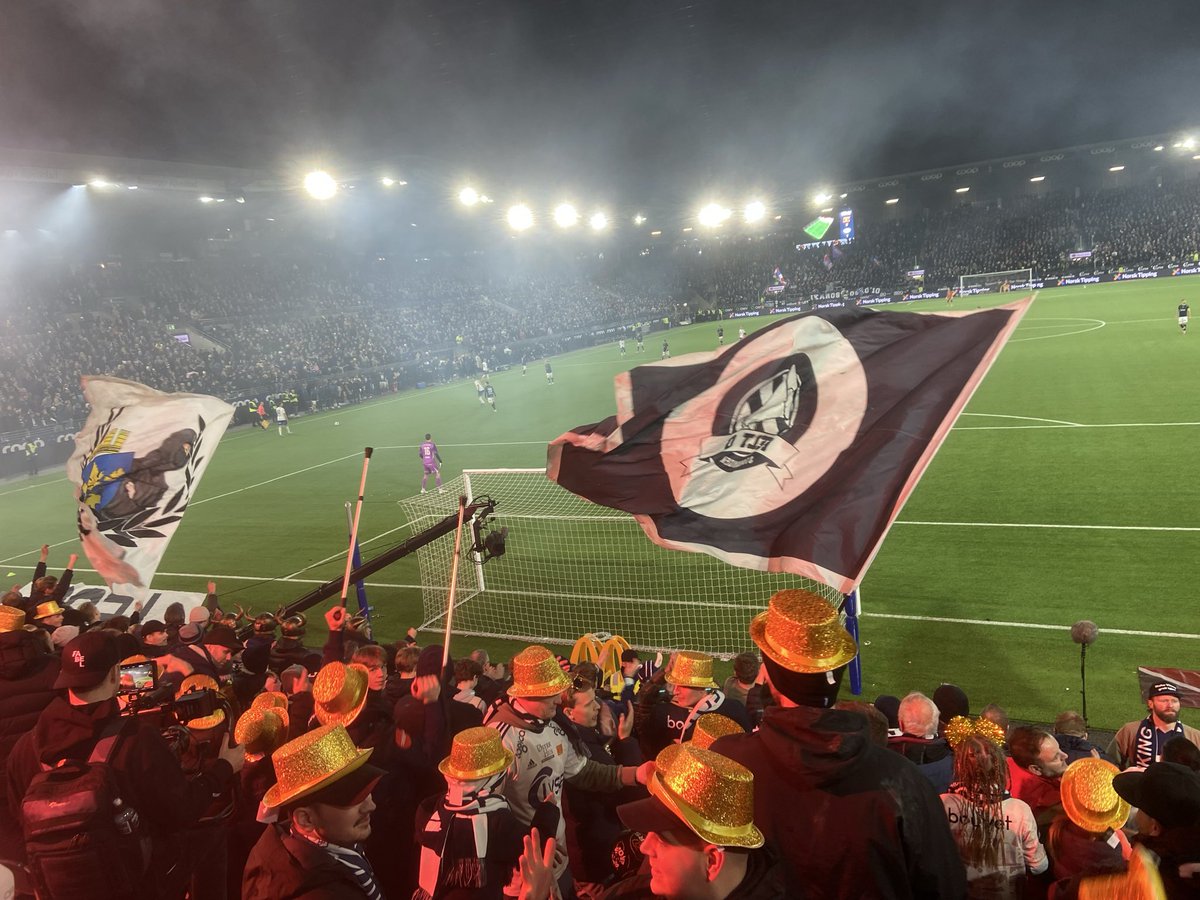 🚨 Lervig har lansert sitt gulløl i samarbeid med Felt O. For hver solgte ølboks så får vi 2,50 kr til tribunekassen vår. Det er Meny, Rema og Coop som selger ølet som heter «GULL!». Festen fortsetter!🔥