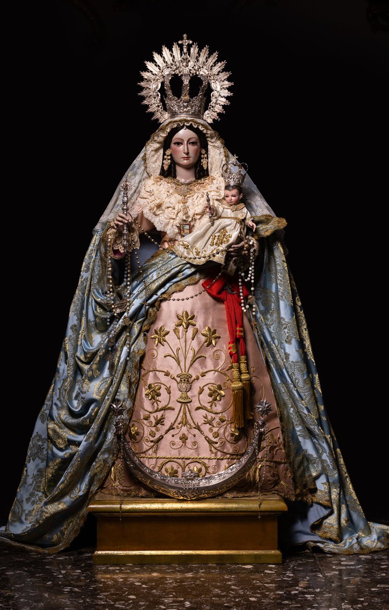 Nuestra Señora del Rosario, patrona de El Palo (Málaga), es repuesta al culto tras las labores de conservación acometidas por <a href="/Naranjo_Beltran/">Francisco Naranjo</a> y ataviada para la Solemnidad de la Inmaculada Concepción. #RosarioDeElPalo