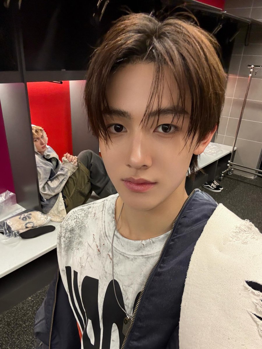 sunghyuncortis's tweet photo. You smile you lose challenge and loser will need to clean the dorm (and street been saying they’re still not smiling till next year) https://t.co/0S97H0yR4K