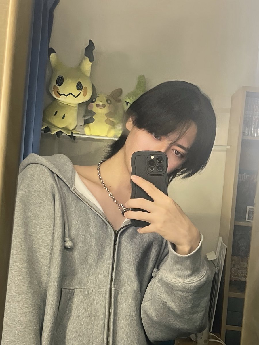 kiii__lixx's tweet photo. 男の鎖骨が見れるアカウントはここです https://t.co/fafvNIe64k