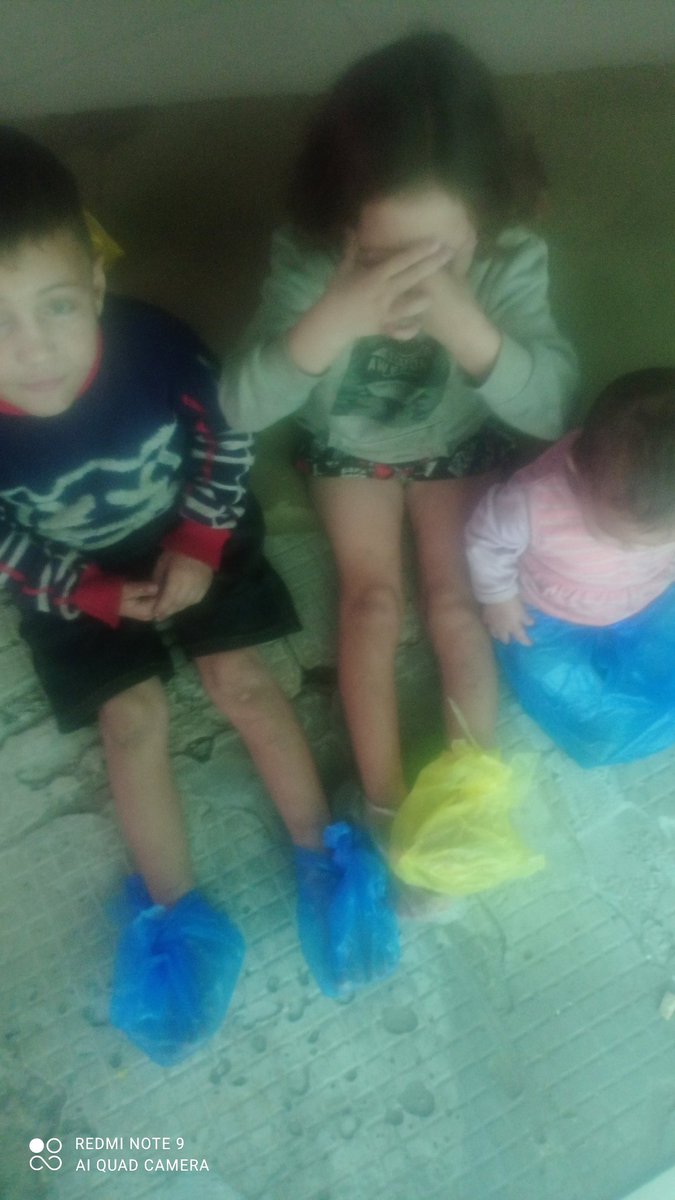 Lütfen görmezden gelmeyin… Beğenin, yorum yapın, paylaşın ve alıntılayın.
Bu çocuklar sizin çocuklarınız gibi.
Benim çocuklarım soğuktan çok acı çekiyor; giysi olmadığı için onlara naylon poşet giydiriyorum ve battaniyeler bile artık ısıtmıyor.
<a href="/__asiece__25/">AS!İ HATUN 🇹🇷</a> 
<a href="/Ferdi_Karabasan/">Ferdi KARABASAN</a>