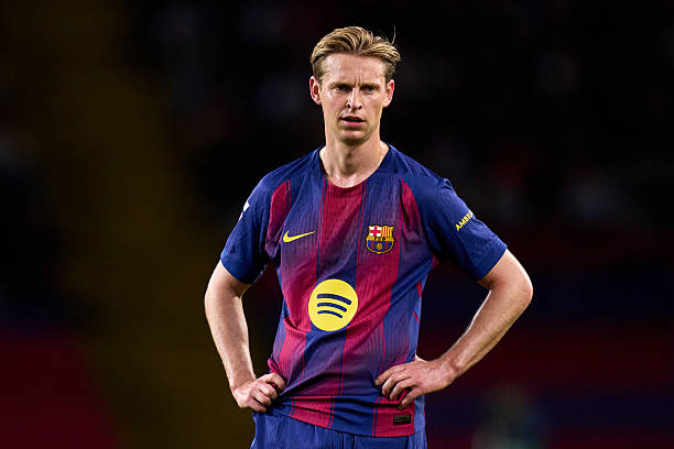 🚨FRENKIE DE JONG DESCONVOCADO 

🇳🇱❌El centrocampista neerlandés no disputará el partido contra el Atlético de Madrid

🤒El club ha sacado un comunicado anunciando que el futbolista padece fiebre