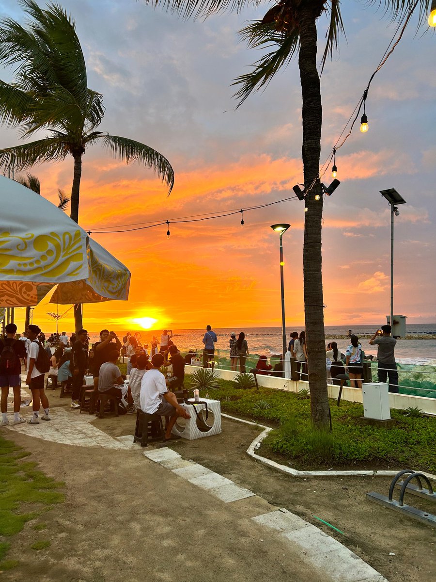 debitmandiri's tweet image. Abis ujan munculah sunset ✨