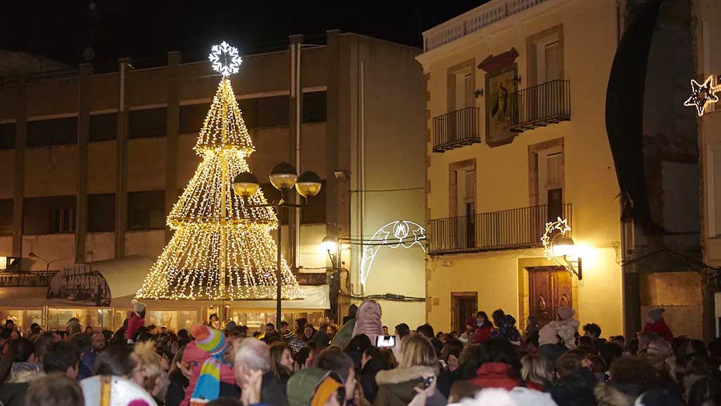 🎄🎅🎁 Alcanar encén el Nadal aquest divendres amb llums, xocolata i sorpreses

📷 LA NOTÍCIA: setmanarilebre.cat/alcanar-encen-…

<a href="/AlcanarAJ/">Ajuntament d'Alcanar</a> <a href="/J_Roig_Castell/">Joan Roig Castell</a> <a href="/MarSanchoAmoros/">Mar Sancho Amorós</a> #Alcanar #TerresdelEbre