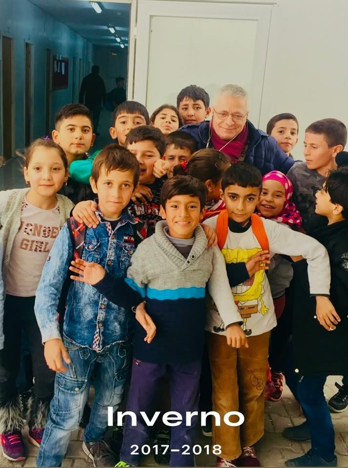 MarianoGiustino's tweet image. Ricordi. Con i bambini siriani sul confine con la #Siria, a Elbeyli, #Kilis.

@RadioRadicale #Turchia