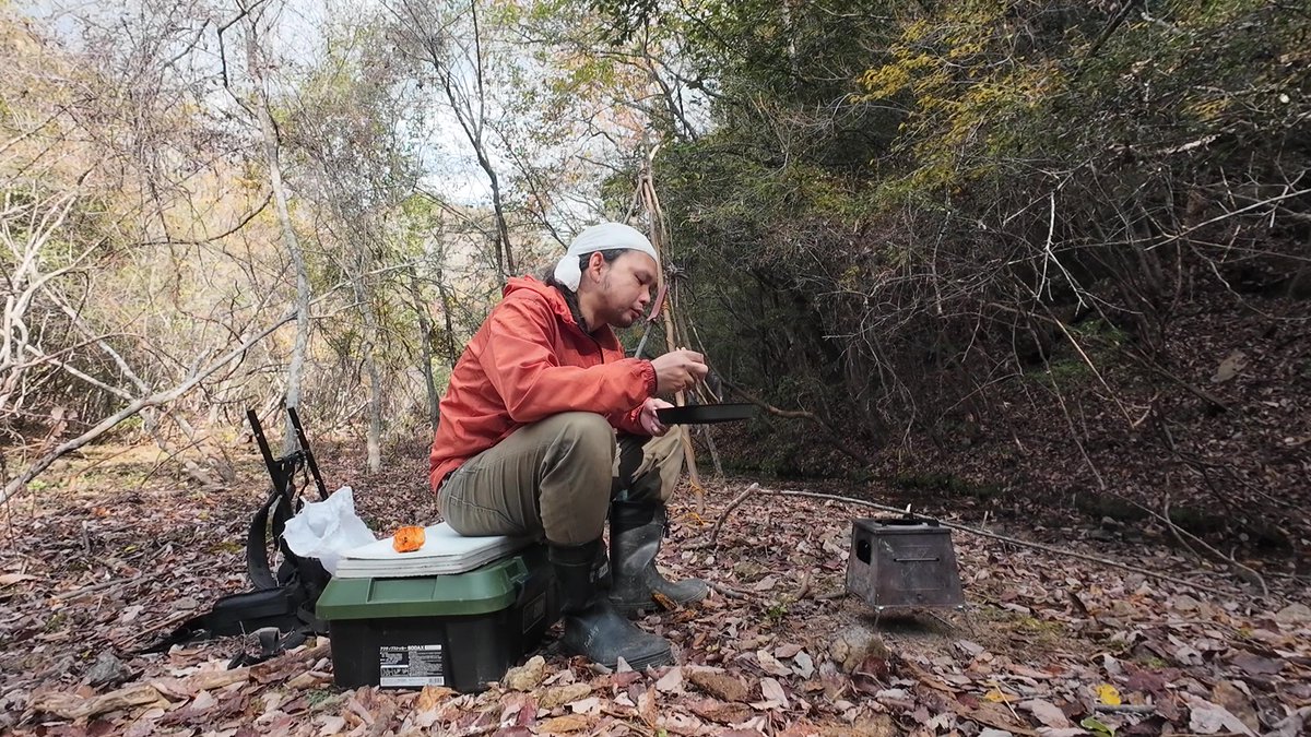 moz FOREST LABEL様（<a href="/moz_forestlabel/">moz FOREST LABEL Official</a>）とのコラボしました。
ロゴのエルクを私好みにデザインして良いということなので、エルクに野宿してもらいました。
完全受注生産で半袖Tシャツ、長袖Tシャツ、ZIPパーカーの３種類のアイテムが１２月中に受注開始予定です。
購入していただけると幸いです。