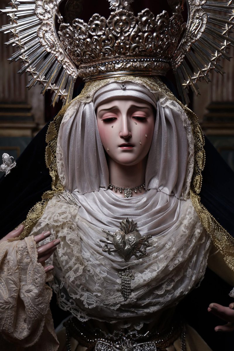 La bellísima virgen de los Desamparados de Espera.
